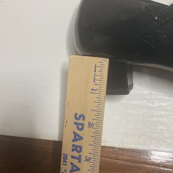 Girls black patent leather shoes size 1m - Picture 11 of 11